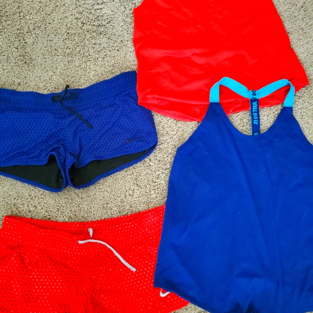 2 Nike reversible shorts and 2 Nike tops